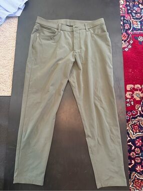 lululemon athletica Olive men’s ABC pants - 32 waist Like New
